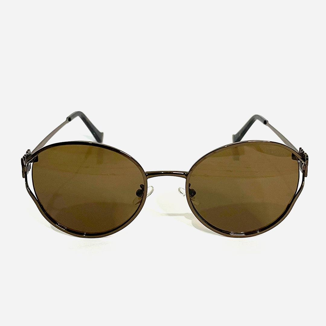 Óculos de sol Desert Gold com design clássico e armação metálica em dourado polido. Lentes arredondadas em tonalidade dourada, oferecendo estilo sofisticado e proteção contra os raios solares.