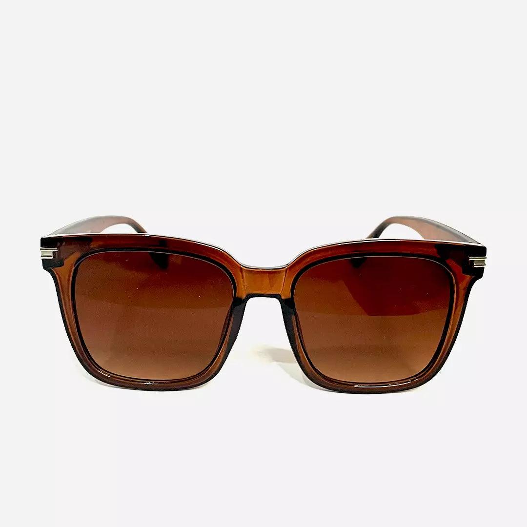 Óculos de sol Planet Brown com armação quadrada em tom marrom, lentes marrons que oferecem estilo e proteção para todas as ocasiões.