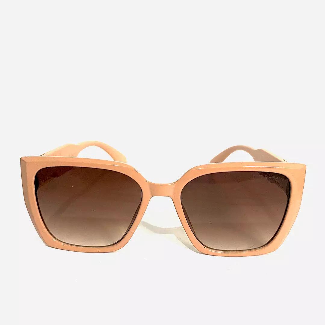 Óculos de sol Privalia Nude com design sofisticado, armação quadrada em tom nude e lentes marrons degradê, perfeito para um visual moderno e elegante.